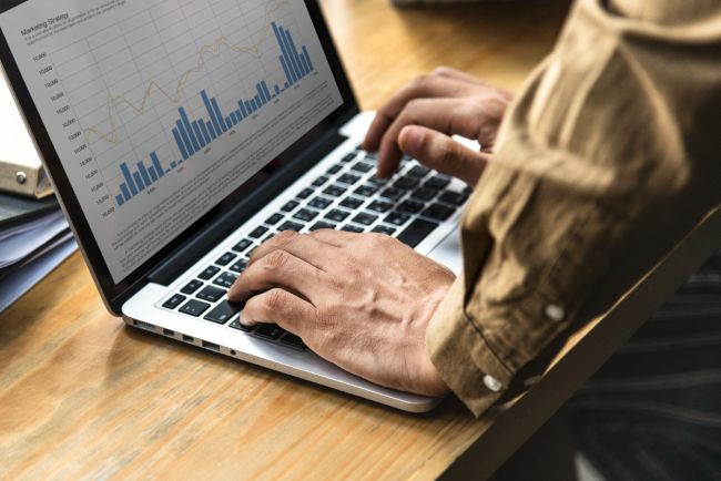 business-people-working-laptop